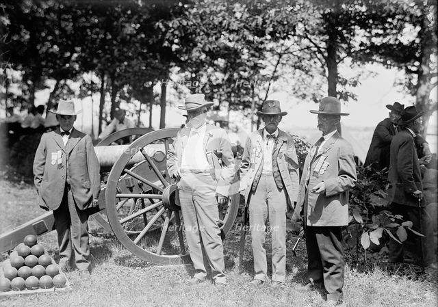 Gettysburg Reunion: G.A.R. & U.C.V. - Veterans of The G.A.R. And of The Confederacy..., 1913. Creator: Harris & Ewing.
