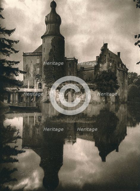 'Gemen (Westfalen). Wasserschloss', 1931. Artist: Kurt Hielscher.