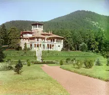 General view of the Likanskii Palace from the Kura River, between 1905 and 1915. Creator: Sergey Mikhaylovich Prokudin-Gorsky