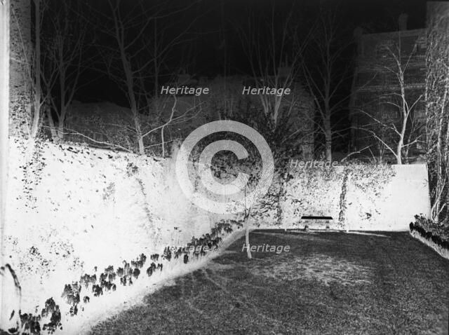 General William Crozier house, 1735 Massachusetts Ave., NW, Washington, D.C., (1915?). Creator: Frances Benjamin Johnston.