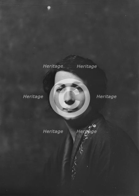 Genevieve Elman, portrait photograph, 1919 Sept. 12. Creator: Arnold Genthe.