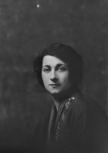 Genevieve Elman, portrait photograph, 1919 Sept. 12. Creator: Arnold Genthe