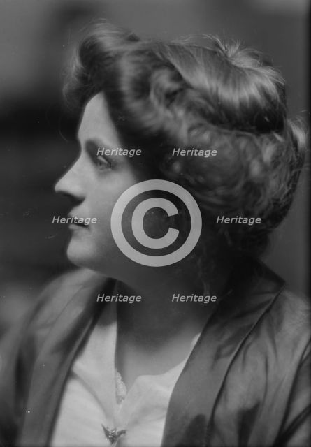 Genss, Freda, Miss, portrait photograph, 1914. Creator: Arnold Genthe.