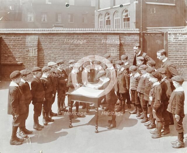 Geography lesson, Hague Street School, Bethnal Green, London, 1908. Artist: Unknown.
