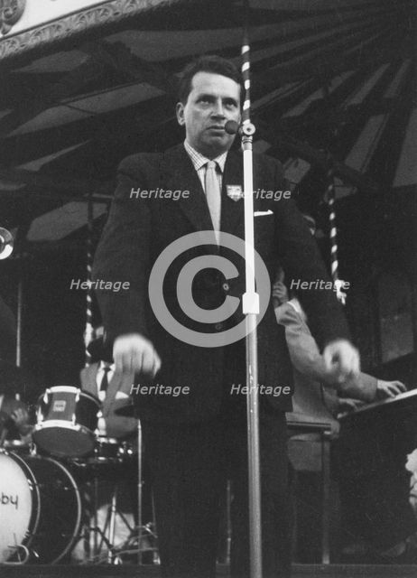 George Melly with Mick Mulligan Band, Beaulieu Jazz Festival, Hampshire, 1960. Creator: Brian Foskett.