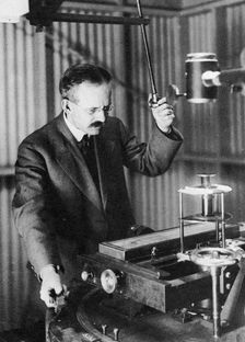 George Ellery Hale (1868-1938), American astronomer, observing sunspots, 1907
