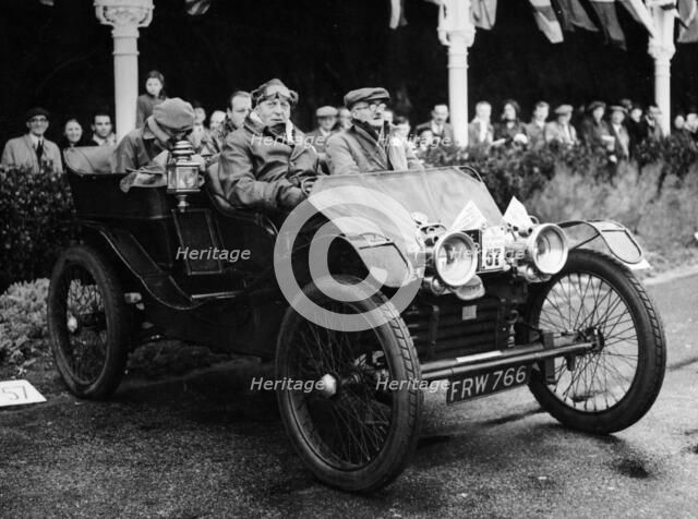 George Lanchester in a 1902 Lanchester, Brighton, East Sussex, 1952. Artist: Unknown