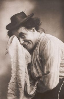 George Robey in drag as a pantomime dame, (between 1900 and 1909?). Creator: Unknown