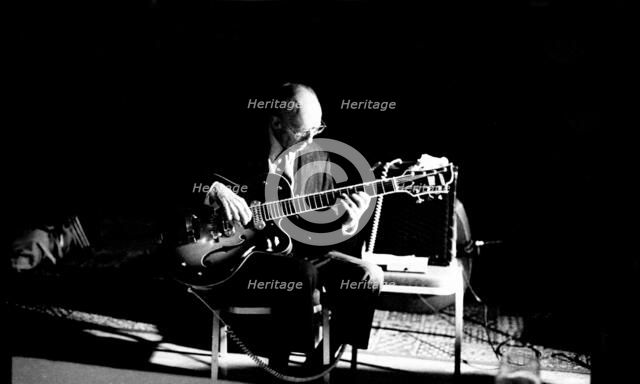 George Van Eps, Bulls Head, Chislehurst, April, 1993.  Artist: Brian O'Connor.