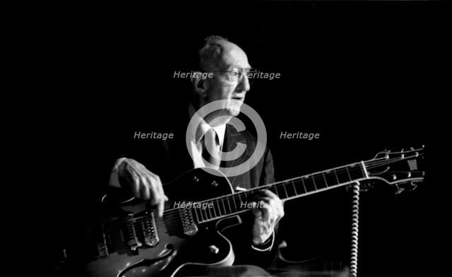 George Van Eps, Bulls Head, Chislehurst, April, 1993.  Artist: Brian O'Connor.