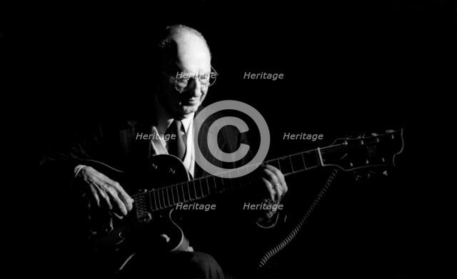 George Van Eps, Bulls Head, Chislehurst, April, 1993.  Artist: Brian O'Connor.