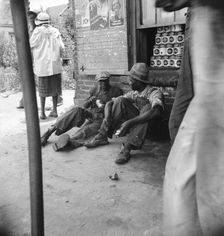 Georgia peach pickers eating, Muscella, Georgia, 1936. Creator: Dorothea Lange