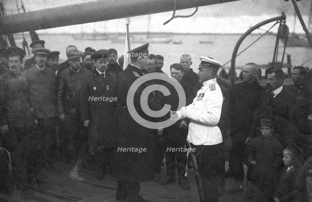 Georgii Iakovlevich Sedov and Members of the Expedition with Those Seeing Them off on the..., 1912. Creator: Nikolay Vasilyevich Pinegin.