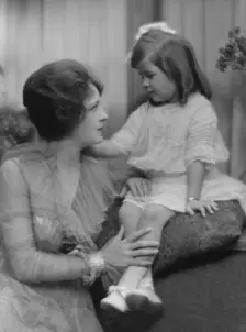 Gerard, J.M., Mrs., and daughter, portrait photograph, 1915 Dec. or 1916 Jan. Creator: Arnold Genthe