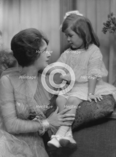 Gerard, J.M., Mrs., and daughter, portrait photograph, 1915 Dec. or 1916 Jan. Creator: Arnold Genthe.