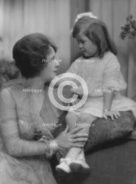 Gerard, J.M., Mrs., and daughter, portrait photograph, 1915 Dec. or 1916 Jan. Creator: Arnold Genthe.