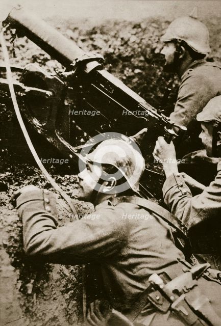 German soldiers manning a machine gun, World War I, c1914-c1918. Creator: Unknown.