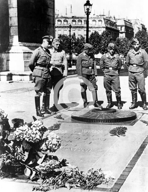 German soldiers at the Tomb of the Unknown Soldier at the Arc de Triomphe, Paris, December 1940. Artist: Unknown