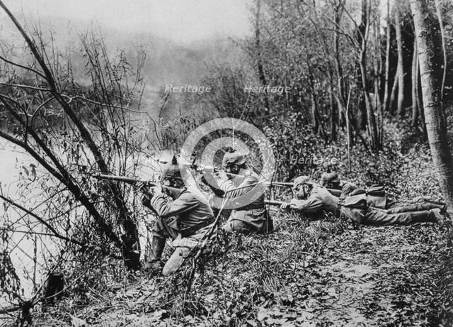 German soldiers at the edge of the River Aisne, France, 1915. Artist: Unknown