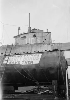 German U-Boat in N.Y., 25 Oct 1917. Creator: Bain News Service