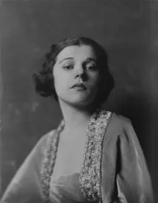 Gervais, Blanche, Miss, portrait photograph, not before 1916. Creator: Arnold Genthe