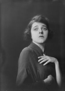 Gervais, Lucille, Mme., portrait photograph, 1917 Oct. 15. Creator: Arnold Genthe