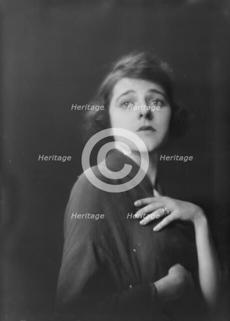 Gervais, Lucille, Mme., portrait photograph, 1917 Oct. 15. Creator: Arnold Genthe.