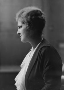 Gibson, Charles Dana, Mrs., portrait photograph, 1917 July 3. Creator: Arnold Genthe