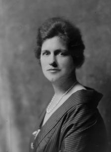 Gibson, Charles Dana, Mrs., portrait photograph, between 1914 and 1917. Creator: Arnold Genthe