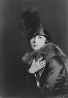 Gilbert, J., Miss, portrait photograph, 1917 Sept. 29. Creator: Arnold Genthe