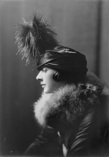 Gilbert, J., Miss, portrait photograph, 1917 Sept. 29. Creator: Arnold Genthe