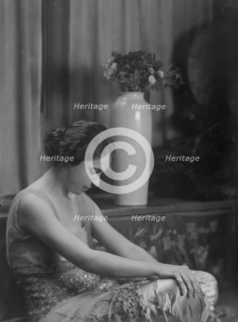 Gillican, Lucile, Miss, portrait photograph, 1915. Creator: Arnold Genthe.