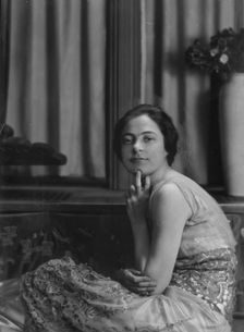 Gillican, Lucile, Miss, portrait photograph, 1915. Creator: Arnold Genthe