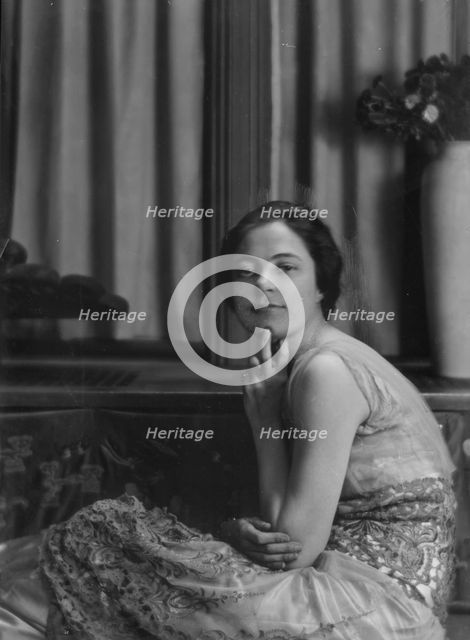 Gillican, Lucile, Miss, portrait photograph, 1915. Creator: Arnold Genthe.