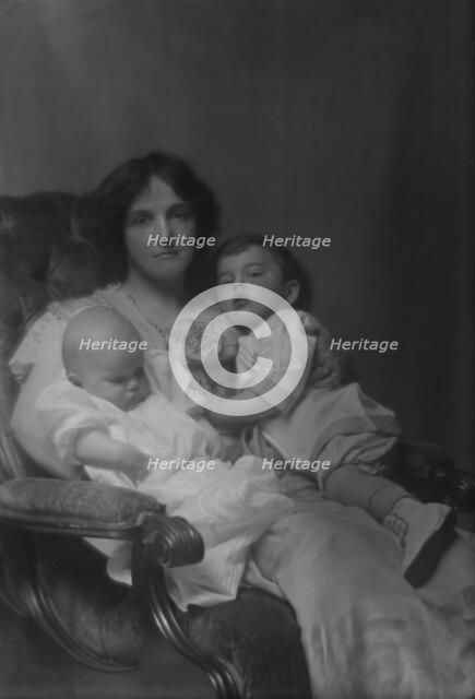 Gillingham, John K., Mrs., and children, portrait photograph, 1913. Creator: Arnold Genthe.