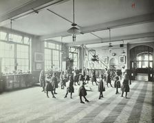 Girls dancing around a maypole, Hugon Road School, Fulham, London, 1907
