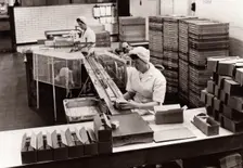 Girls packing Kit Kat, Rowntree factory, York, Yorkshire, 1956