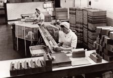 Girls packing Kit Kat, Rowntree factory, York, Yorkshire, 1956