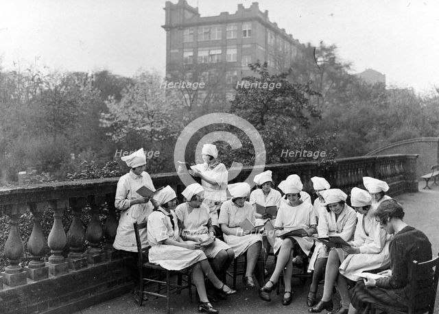 Girls read in an outdoor class, Rowntree factory, York, Yorkshire, 1933. Artist: Unknown