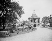 Gladwin (i.e. Water Works) Park, the Hurlbut Gate, Detroit, Mich., between 1900 and 1920. Creator: Unknown