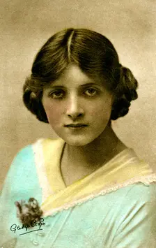 Gladys Cooper (1888-1971), English actress, early 20th century.Artist: Dover Street Studios
