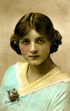 Gladys Cooper (1888-1971), English actress, early 20th century.Artist: Dover Street Studios