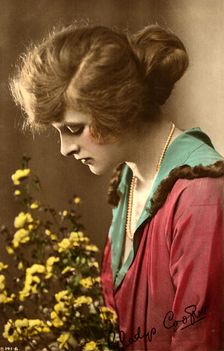 Gladys Cooper (1888-1971), English actress, early 20th century.Artist: Rotary Photo