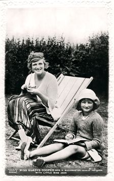 Gladys Cooper (1888-1971), English actress, with her daughter Joan, early 20th century.Artist: Sport & General