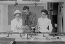 Gladys Kierstead, Emma Hanks [i.e. Hanko], 13 Aug 1917. Creator: Bain News Service