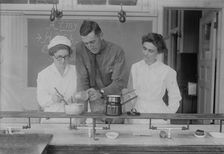 Gladys Kierstead, Emma Hanks [i.e. Hanko], 13 Aug 1917. Creator: Bain News Service