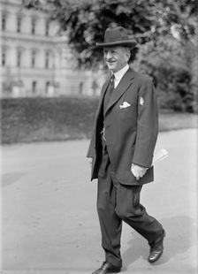Glass, Carter. Rep. from Virginia, 1902-1918; Secretary of The Treasury, 1918-1920; Senator..., 1913 Creator: Harris & Ewing