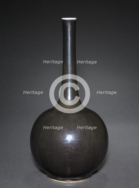 Globular Vase, 1644-1912. Creator: Unknown.