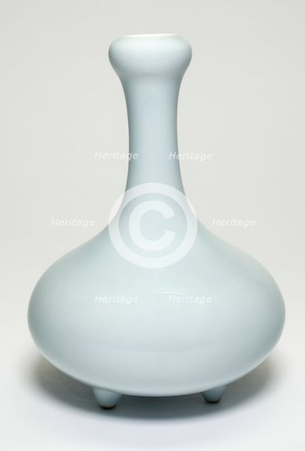 Globular Vase with Tall Neck, Qing dynasty (1644-1911), Qianlong reign mark and period (1736-1795). Creator: Unknown.