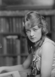 Glover, Marian, Miss, portrait photograph, 1917 Nov. 3. Creator: Arnold Genthe